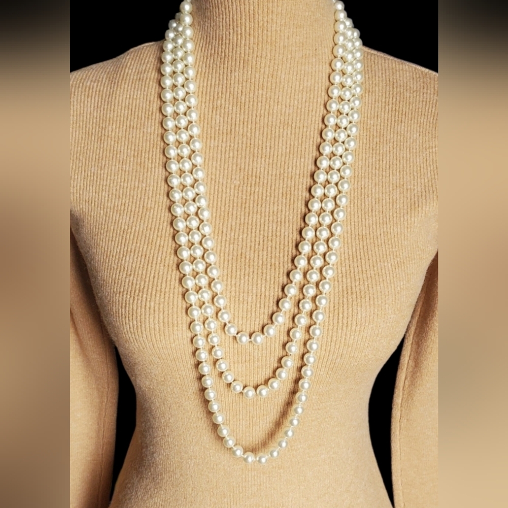 Vtg. Beautiful Faux Pearls Multi-strands Nacklace
